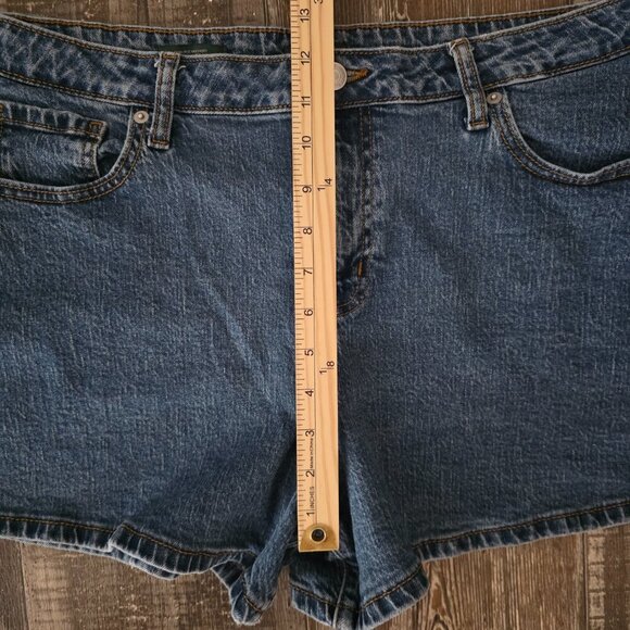 Wild Fable Women's High-rise Midi Jean Short Size 14R - Picture 5 of 7